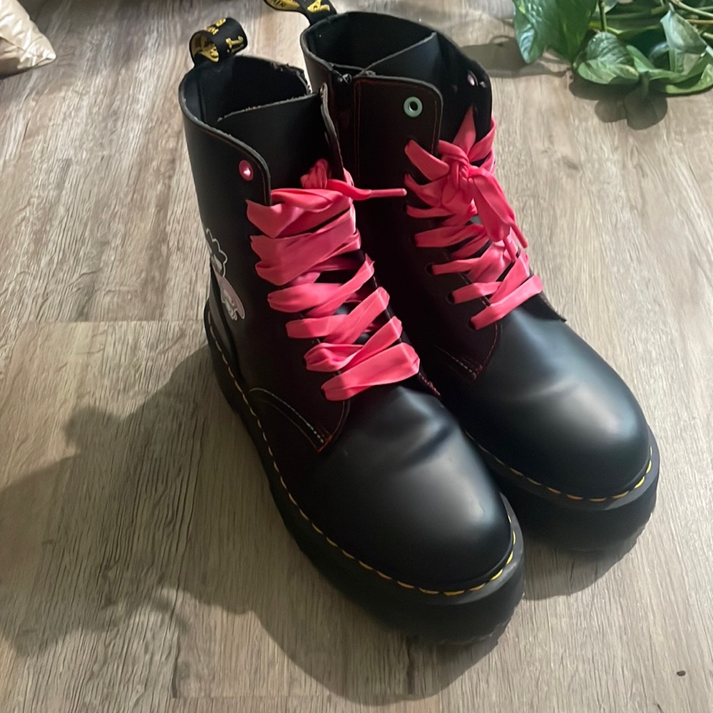 Hello Kitty Jadon Max Doc Martens
